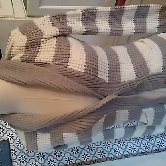 Kiara XS gray white long cardigan sweater - Picture 2 of 3